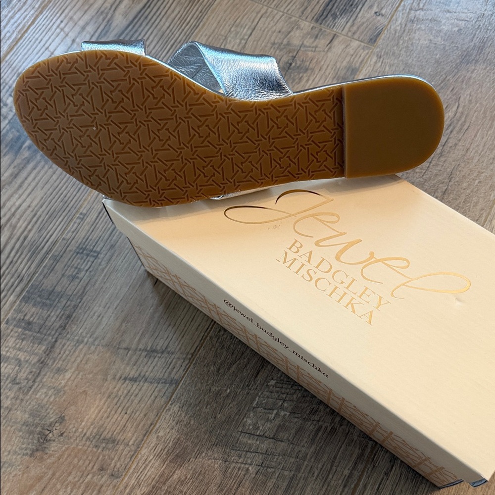 🆕 Badgley Mischka Nichole Sillea Silver Knot Slide Sandals - Picture 3 of 4